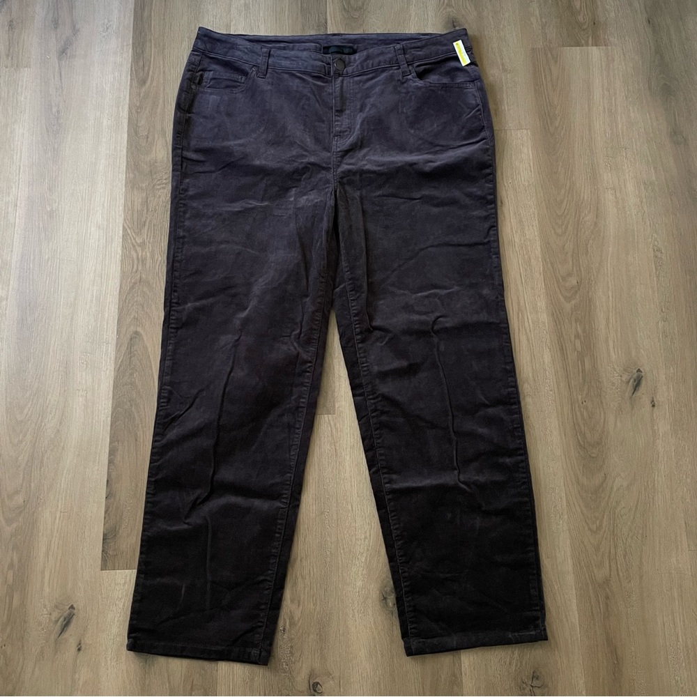 NWT Avenue Denim Black Corduroy Straight Leg Jeans in Size 18A